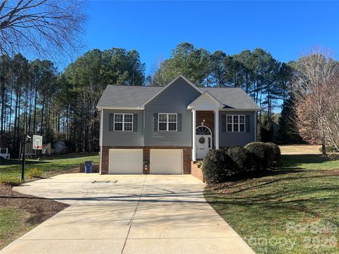 Photo of 5247 Whitewater Drive, Hickory, NC 28601 (MLS # 4336546)