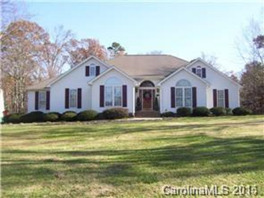 Beautiful, spacious home with an in-ground pool and a bathhouse.  4 Bedrooms, 2 1/2 baths located on a cul-de-sac lot.  Double detached garage with floored space above it for expansion.  Cathedral ceiling inside with a very open floor plan.  Huge master bedroom suite with a tray ceiling and a Jacuzzi tub in the bathroom.  Immaculate home and yard ready for your personal touch.  Priced to sell!