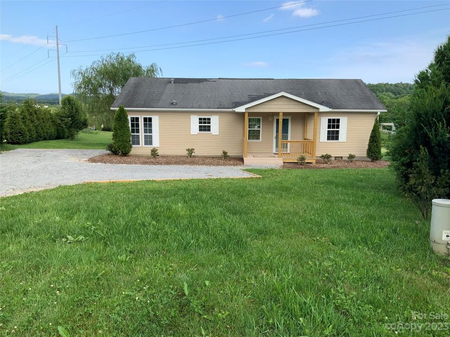 Don't miss out this beautiful move in ready home! 
This house has been completely remolded and includes a gorgeous kitchen with granite counters and new stainless steel appliances. The bathrooms has also been remolded. On top of that the house been freshly painted, has new flooring  throughout, new lighting and so much more to offer.
Schedule your showing today.
Note: The house has been remodeled and there is not HUD number, according to the county records is ON-FRAME MODULAR.