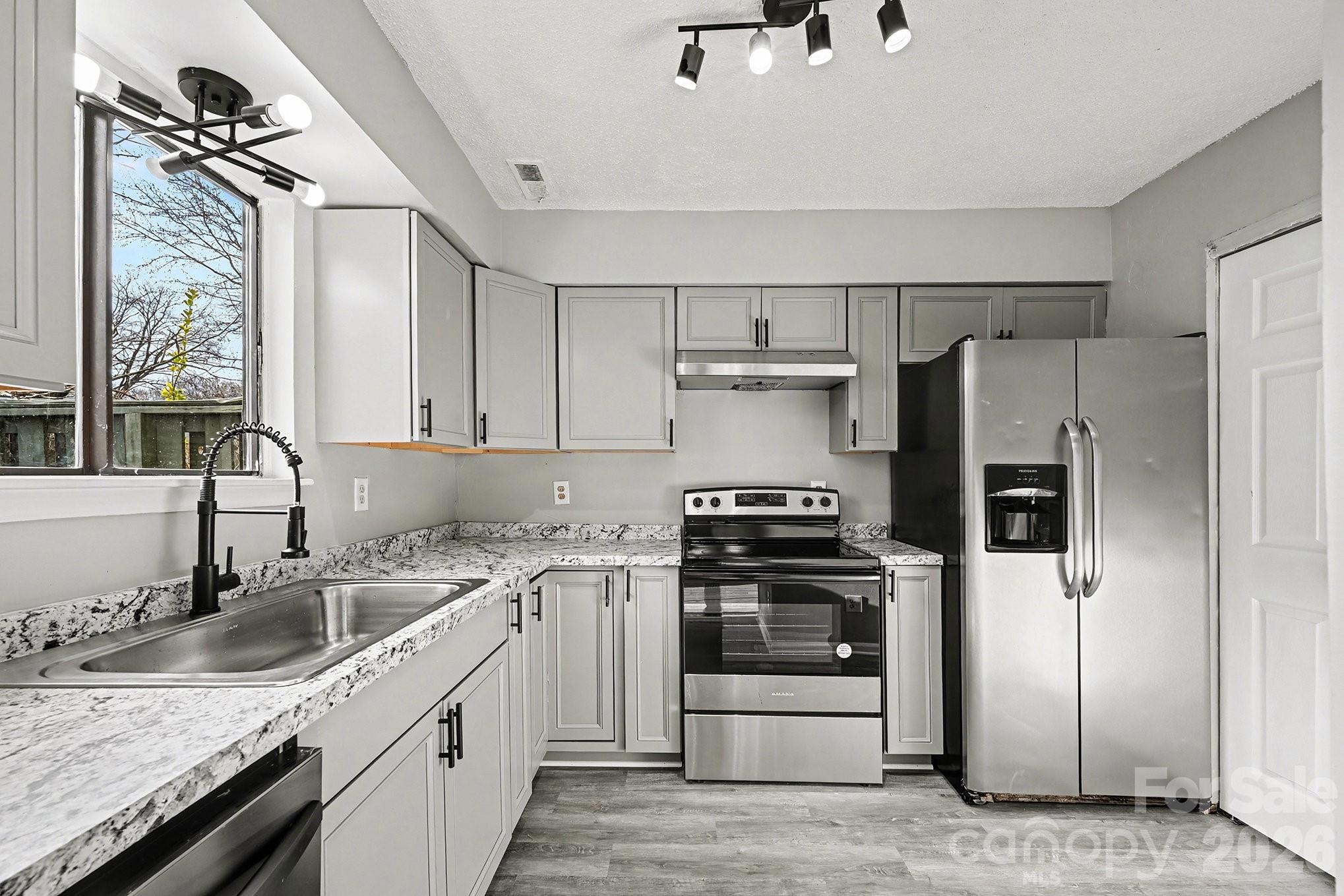 Four Seasons - Residential