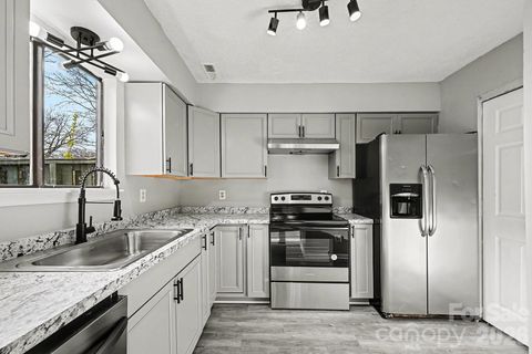 Photo of 6134 Bent Tree Court, Charlotte, NC 28212 (MLS # 4343129)