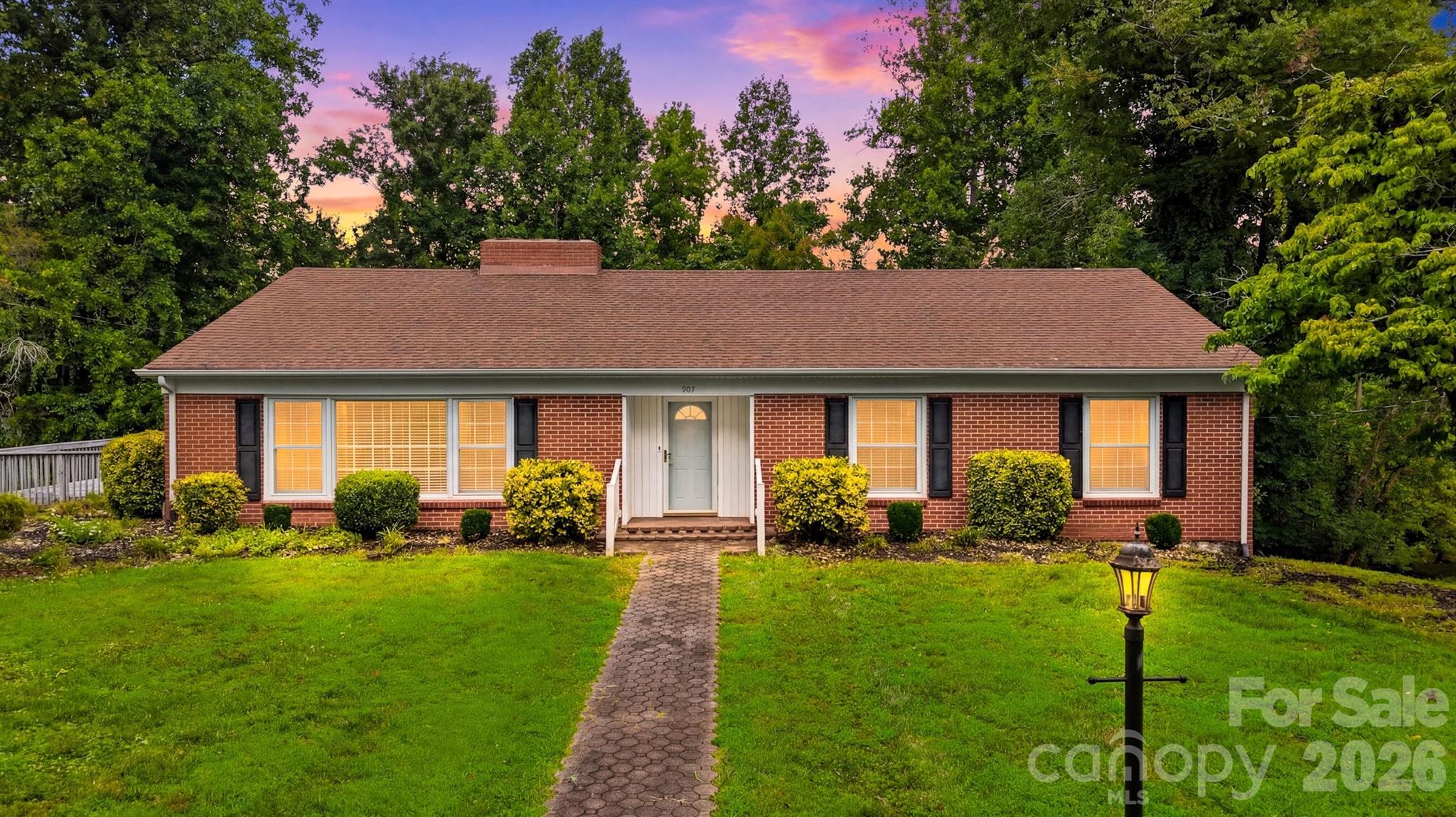 Photo 1 of 31 — 907 Vista Place NE, Lenoir, NC 28645
