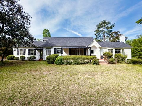 559 N Washington Street Rutherfordton NC 28139