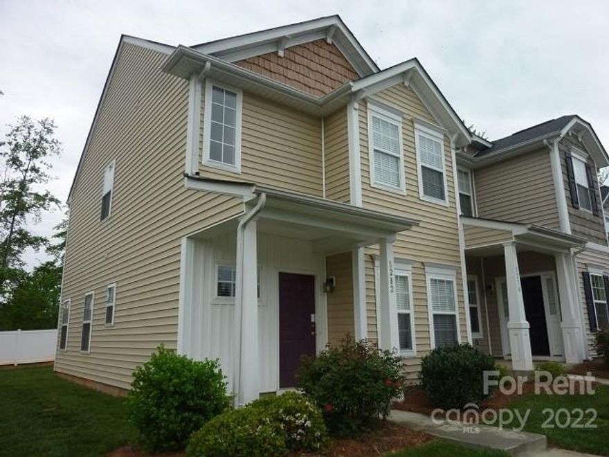 End Unit Townhome Located in Constitution Park in Rock Hill, SC, Very Close to Winthrop University and local Restaurants, 3 Bedrooms & Office, 2.5 Bathrooms, Living Room with Electric Fireplace, Dining Room, Kitchen with Range, Refrigerator, Dishwasher & Microwave. Washer & Dryer.
No Smoking/No Vaping. Call Owner for All Pet Permission. By Appointment Only (Available by January 13, 2023).