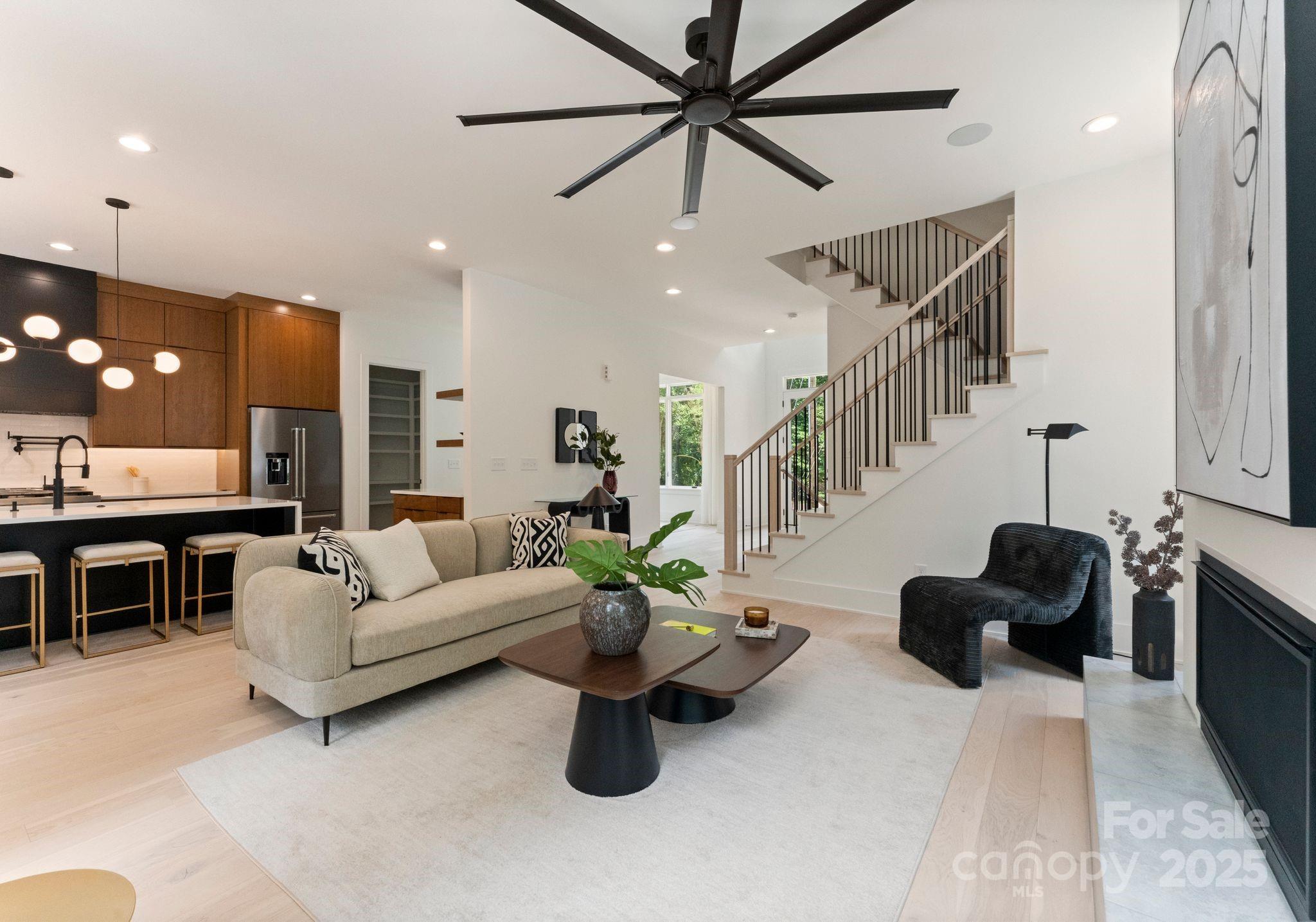 1727 Seifert Circle