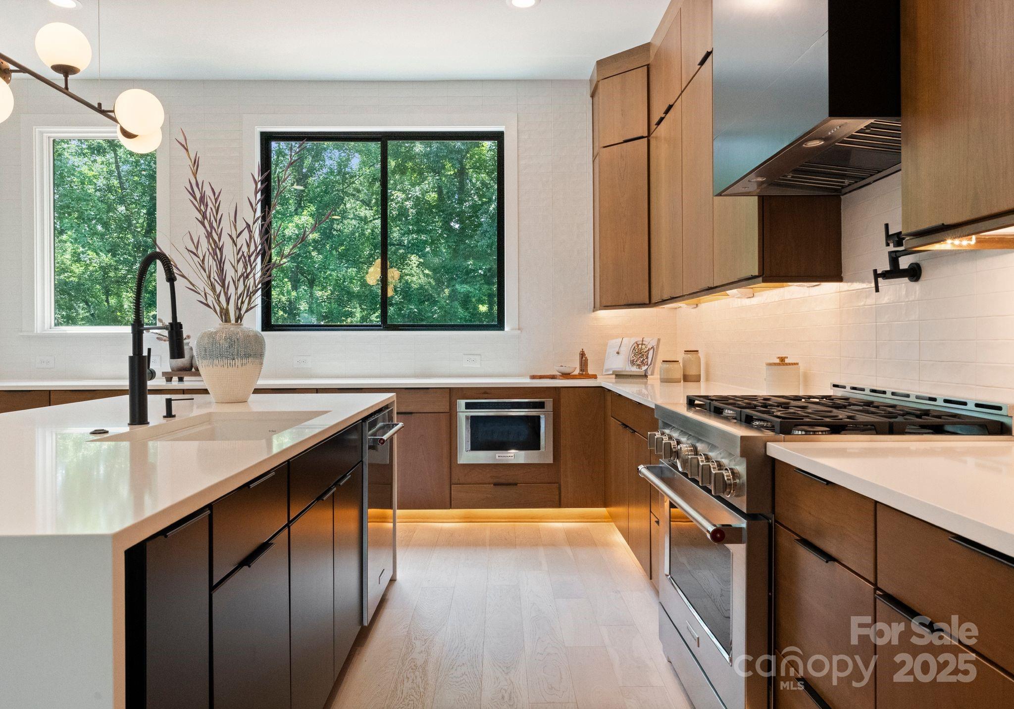 1727 Seifert Circle