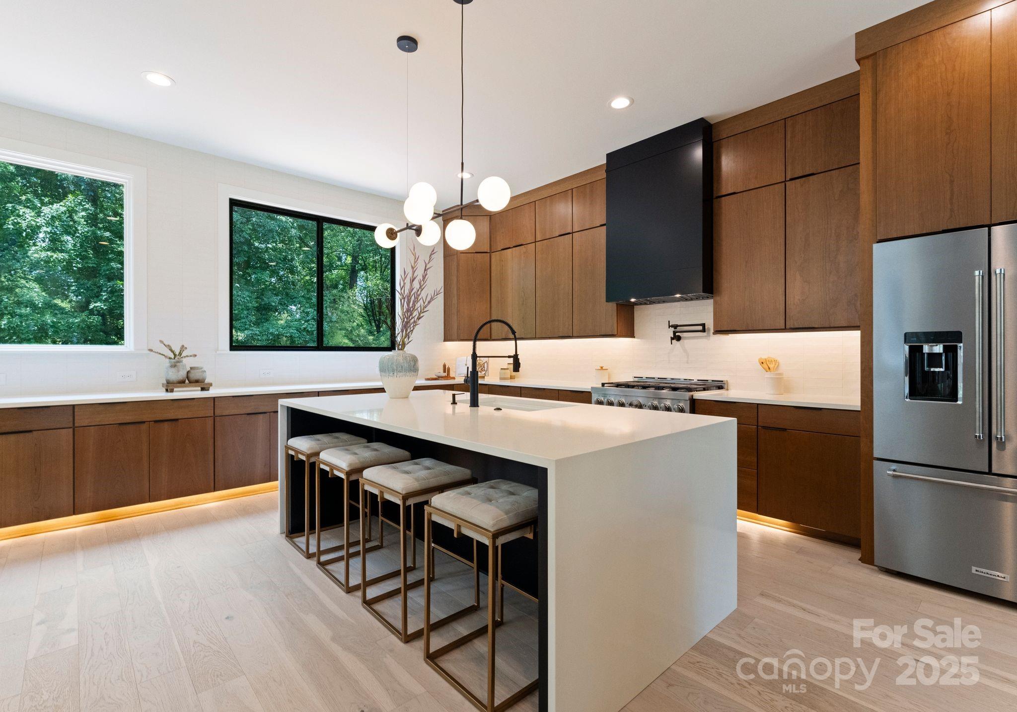1727 Seifert Circle