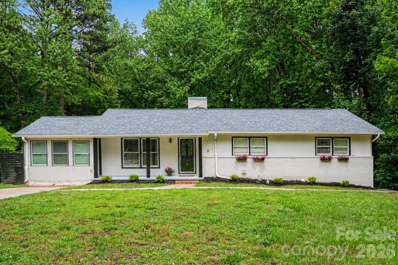 716 Grandview Drive NE