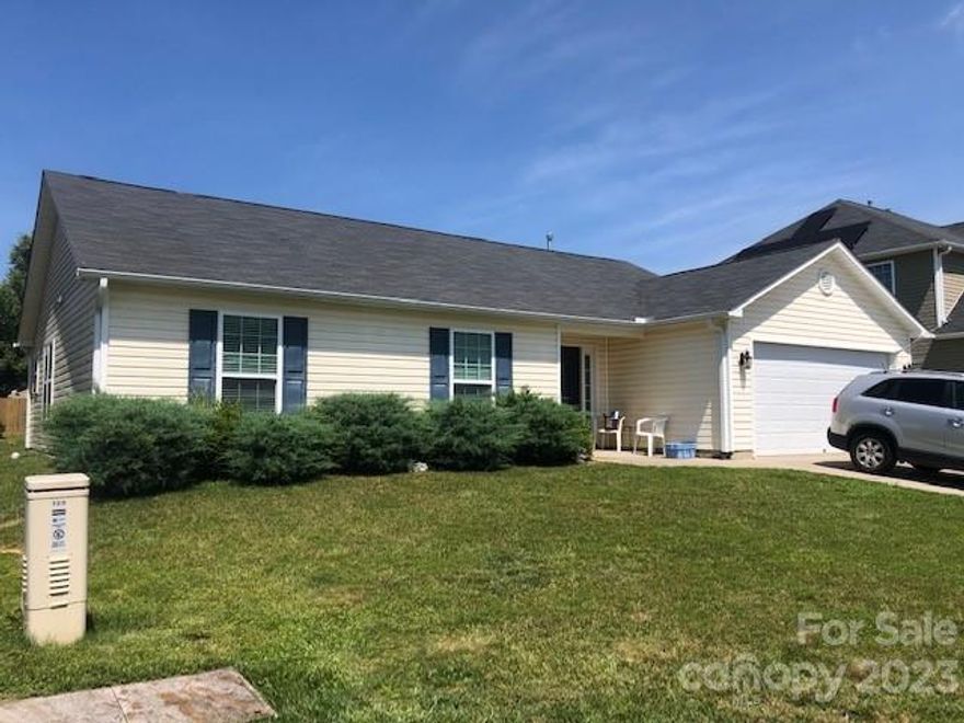 One level home in River Stone! Convenient location in one of the most sought out neighborhoods. Home features 3 beds, 2 baths, 2 car garage with a fenced in back yard.  This ultra popular neighborhood features a pool and playground.  House is part of estate and seller is VERY MOTIVATED!