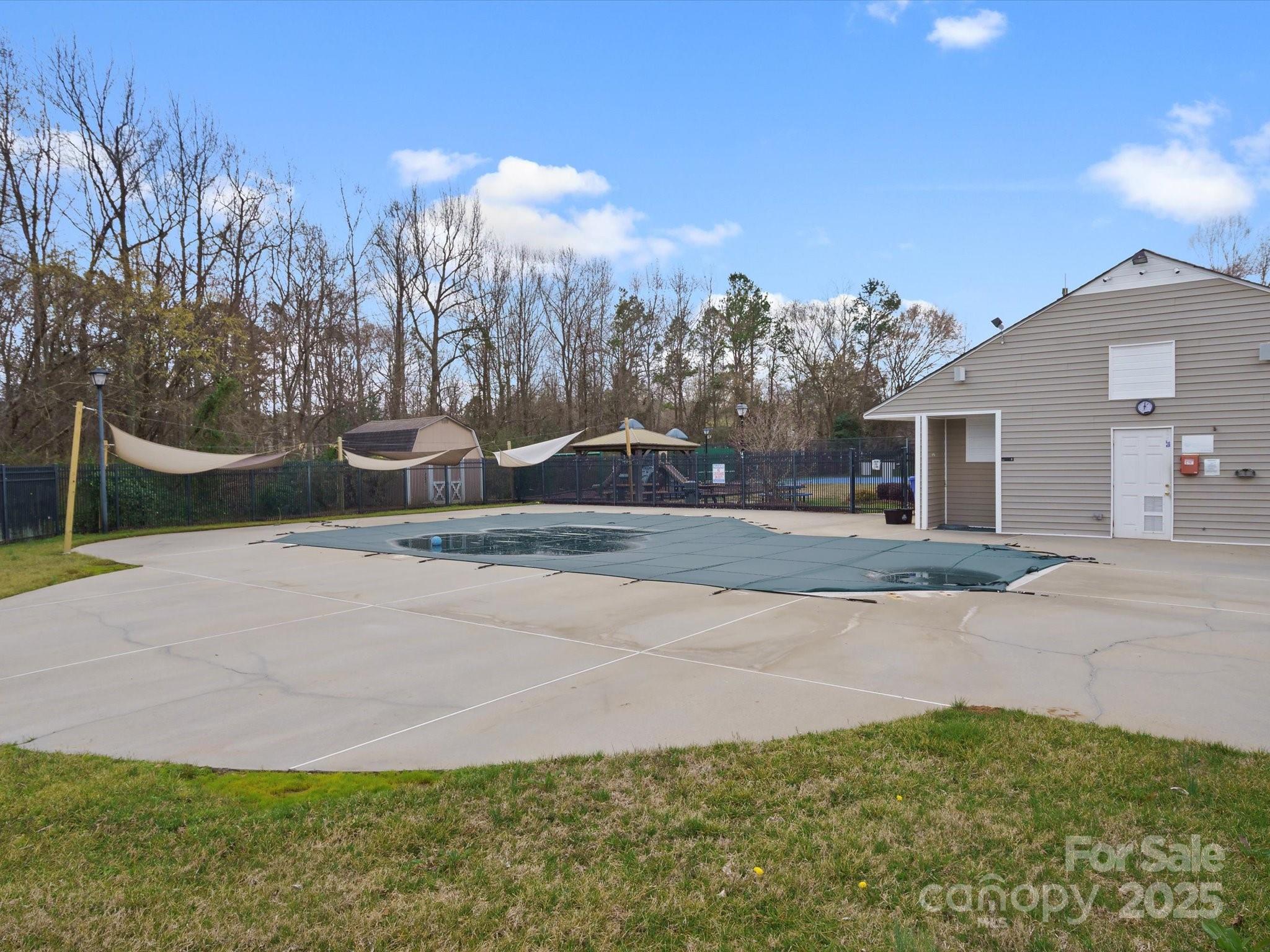 Woodside Falls - Residential