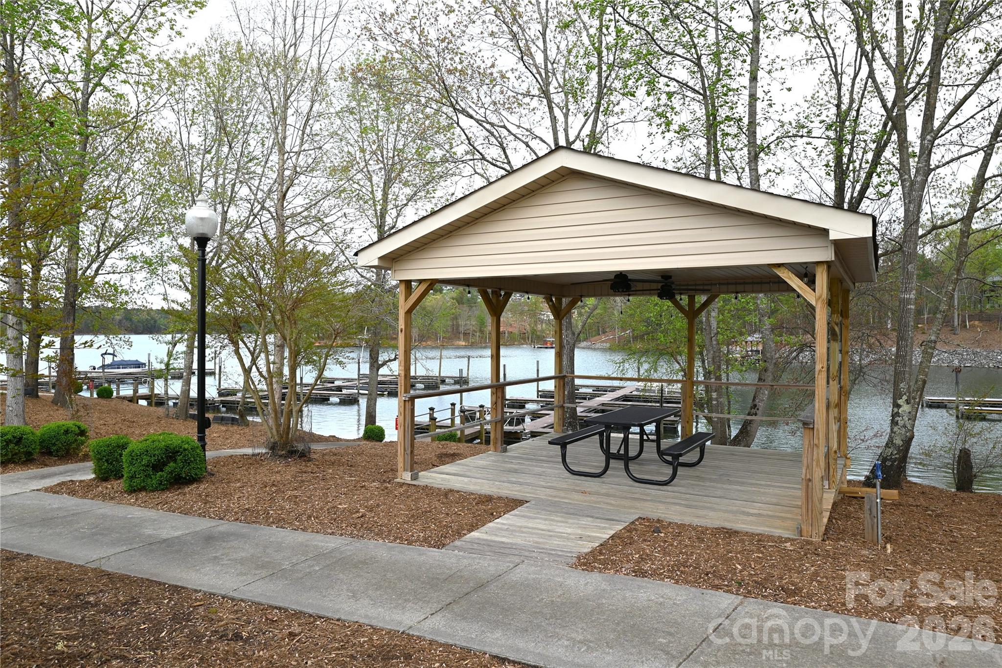 Paradise Harbor - Land