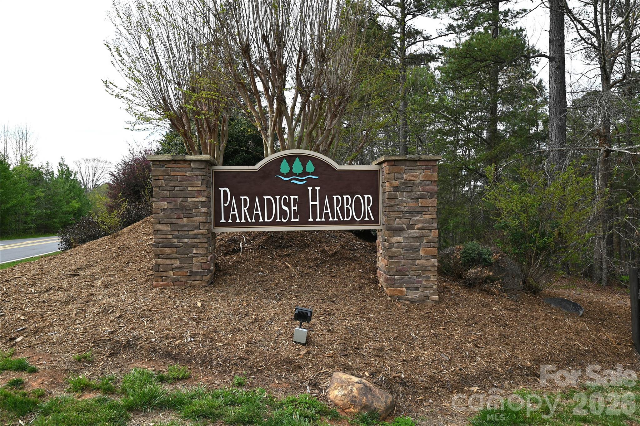 Paradise Harbor - Land