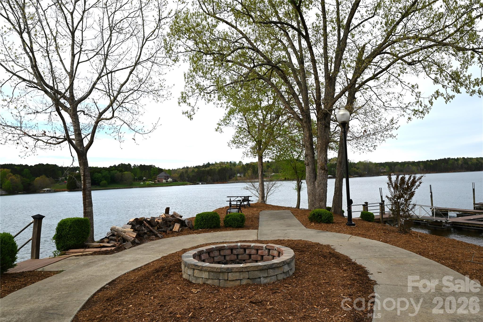 Paradise Harbor - Land