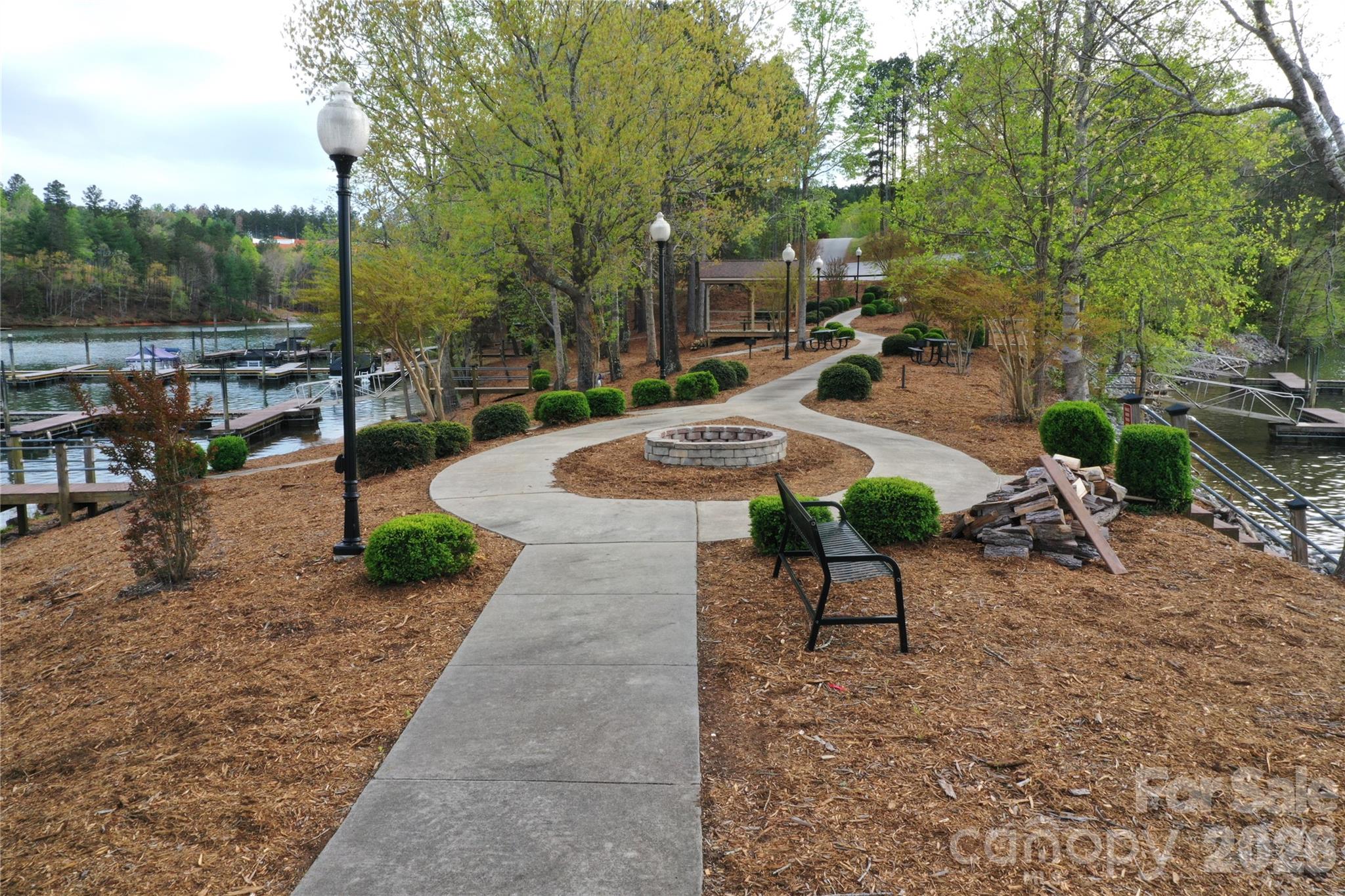 Paradise Harbor - Land