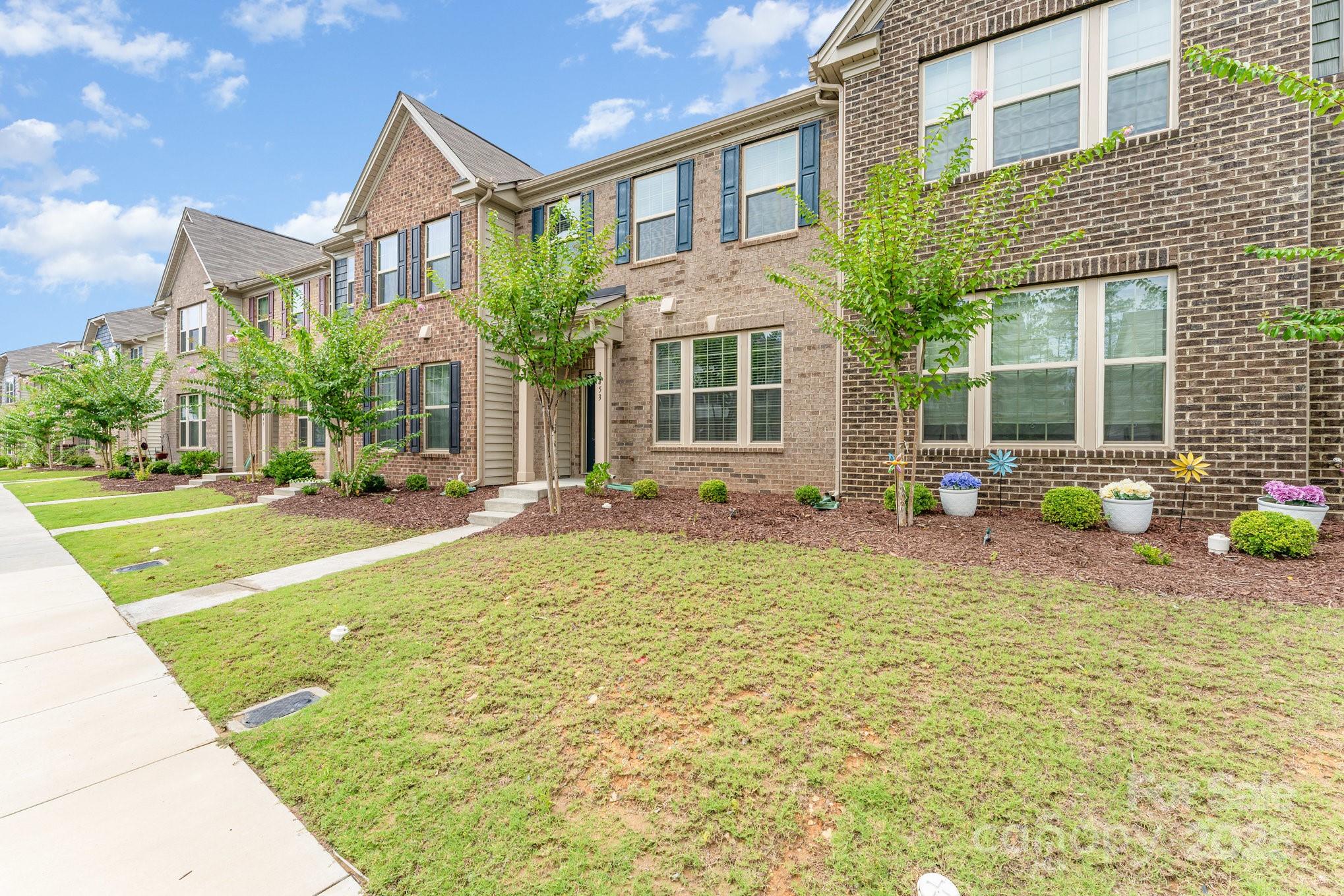 9453 Avery Lilac Lane