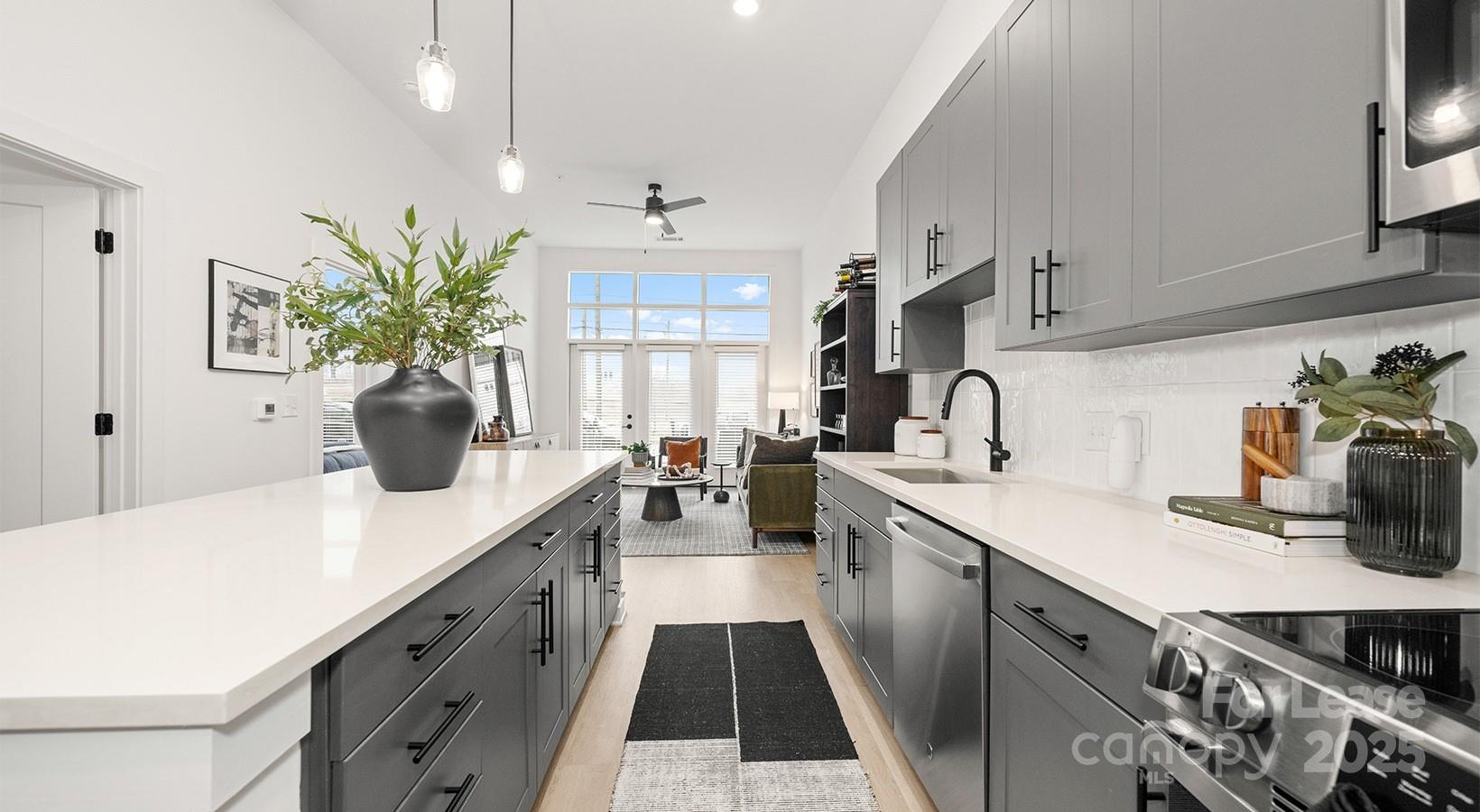 Charlotte, North Carolina 28203, United States, 3 Bedrooms Bedrooms, ,3 BathroomsBathrooms,Residential,Active,229005