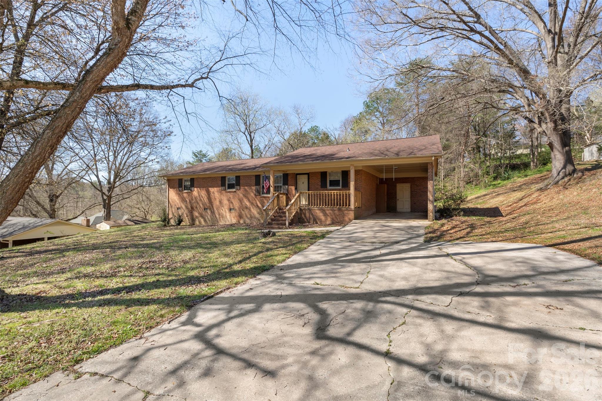 552 Tripolis Street SE