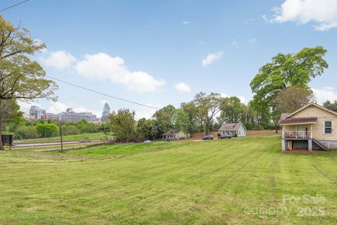 Photo of 1326 W 6th Street, Charlotte, NC 28216 (MLS # 4261331)