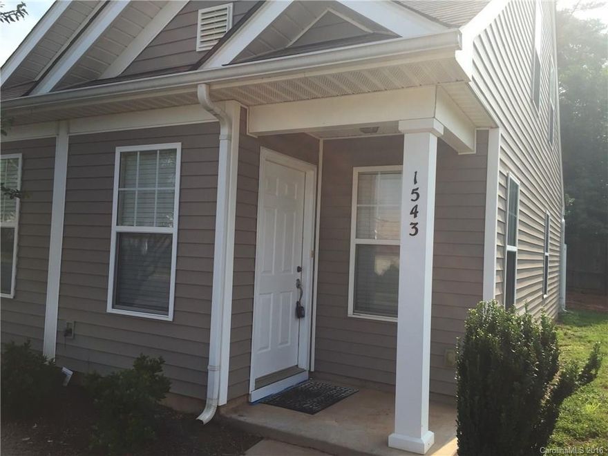 Spacious end unit townhome, large rooms and kitchen area. Master bedroom & bath upstairs. Great floorplan for entertaining. Master suite w/huge walk in closet. Real enclosed patio, community pool.