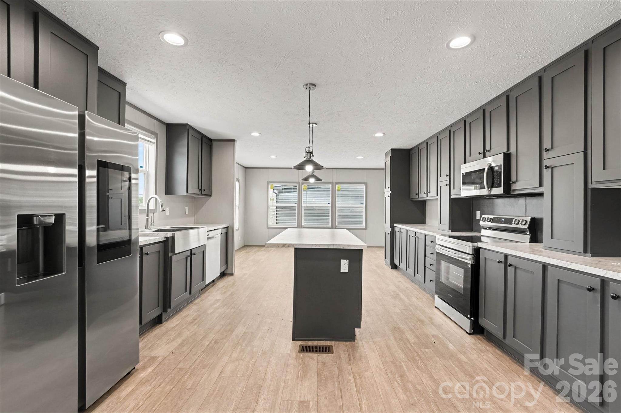 807 EagleView Lane