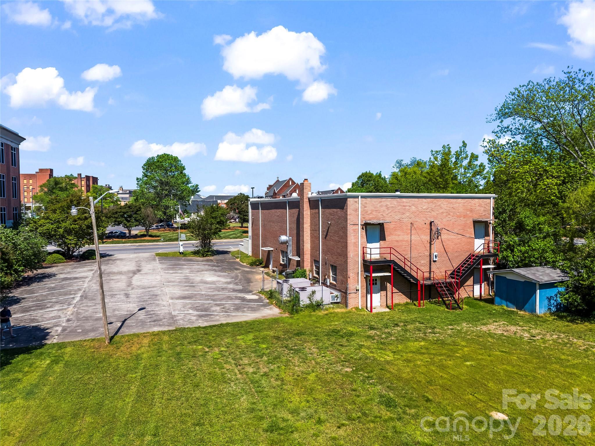 130 Elizabeth Lane N