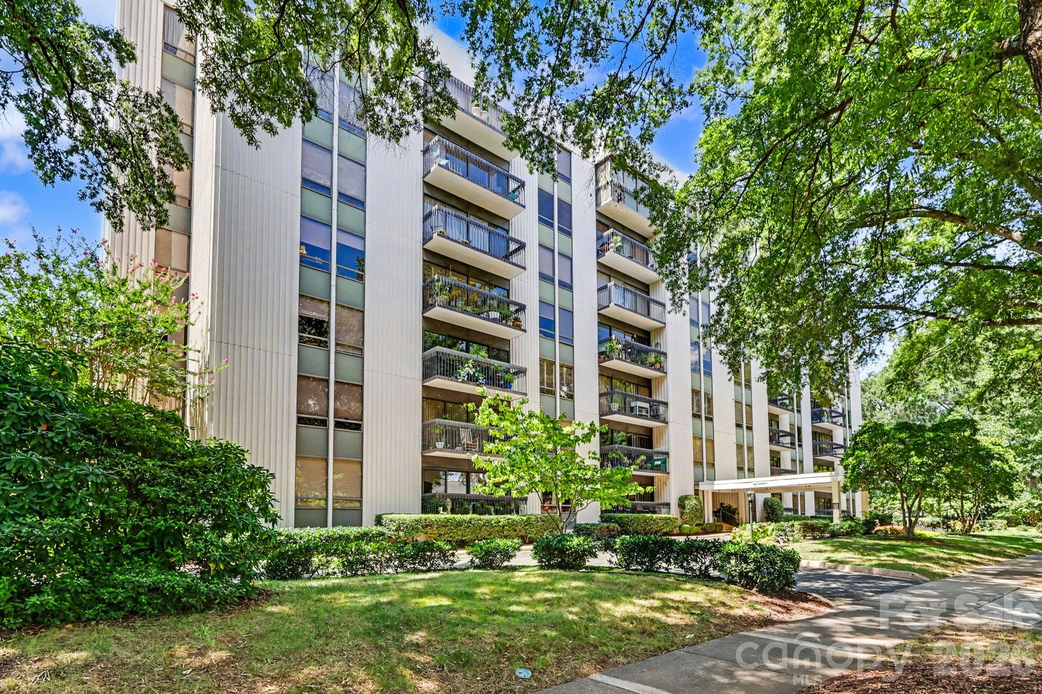 2222 Selwyn Avenue 603