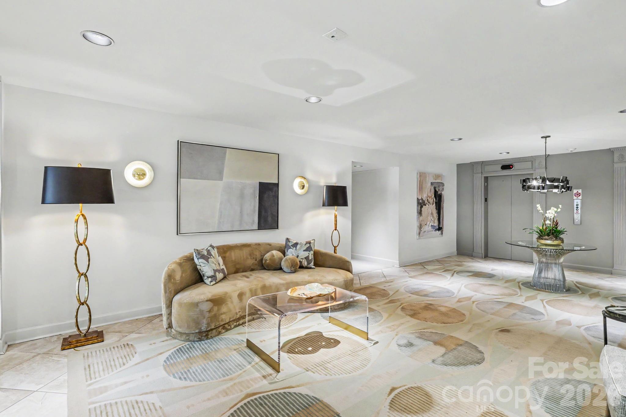 2222 Selwyn Avenue 603