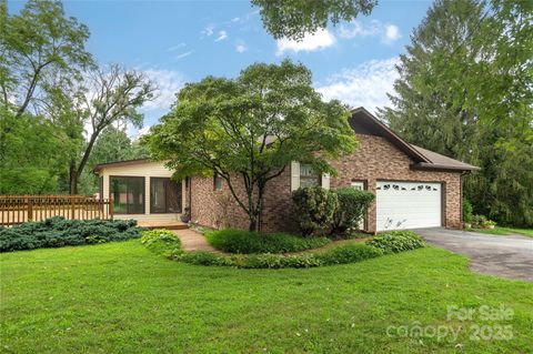 27 Country Road Hendersonville NC 28791