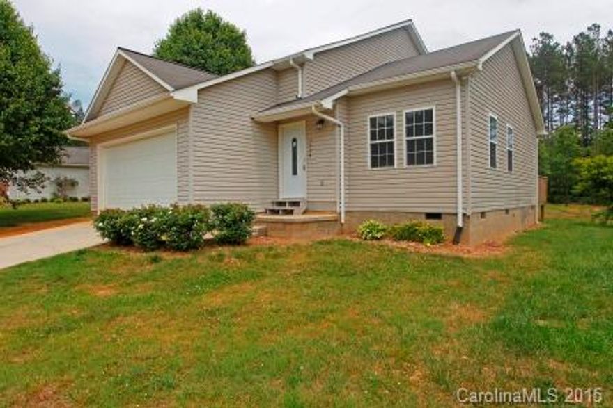 3BR, 2BA, 2-story home located close to Lake Hickory. Features include new hardwoods in the living areas, new carpet in the bedrooms, new light fixtures in living room and bedrooms, fresh paint, and new kitchen countertops. Living room features a vaulted ceiling with fan and opens to the dining area and kitchen. Master bedroom and full bath located on the main level as well as the laundry. Two spacious guest rooms and a full bath located on the second floor.