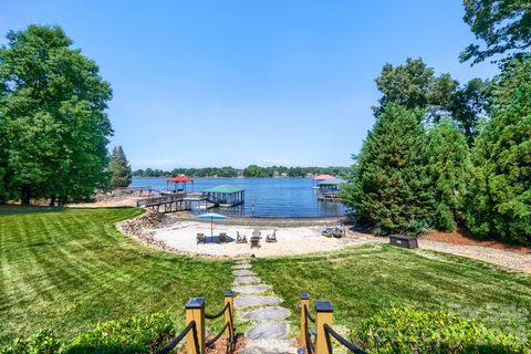 Photo of 136 Bridlewood Drive, Mooresville, NC 28117 (MLS # 4384201)