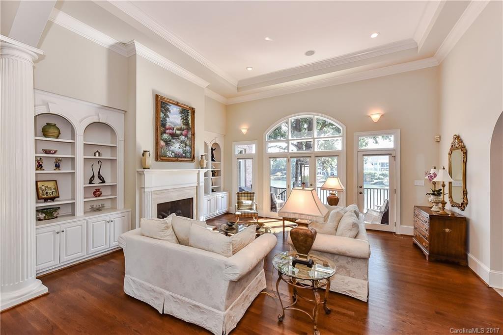 The Peninsula - Residential