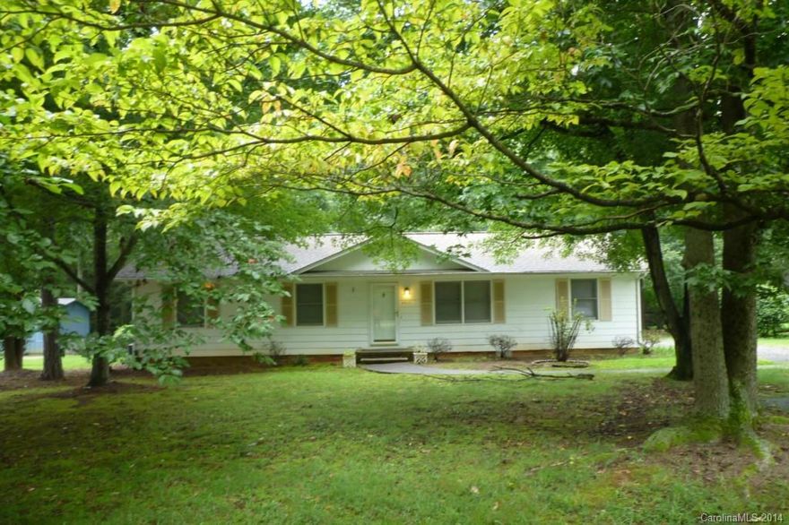 Cute home with 3 bedrooms and 1 bath with a deck. The kitchen appliances are furnished. It has a living room a den that could be used as a 4th bedroom.