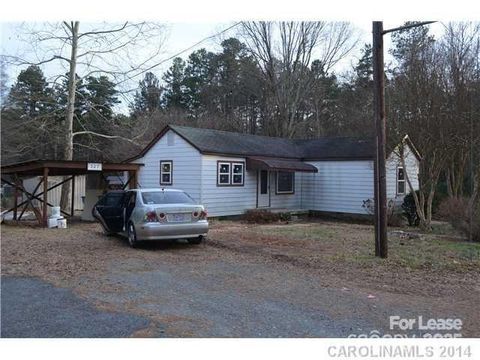 Photo of 207 Atkinson Drive, Charlotte, NC 28214 (MLS # 4311366)