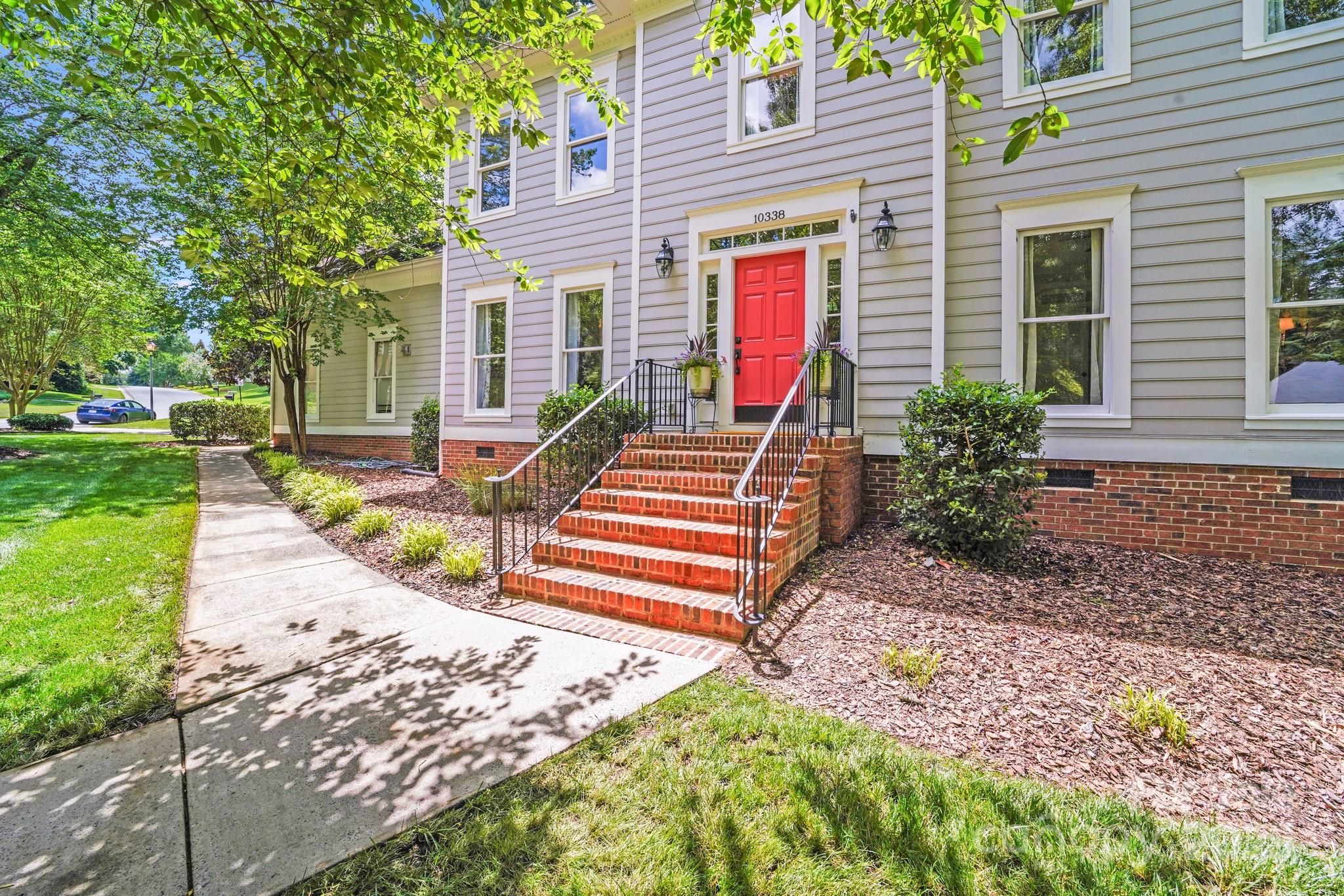 10338 Hollybrook Drive