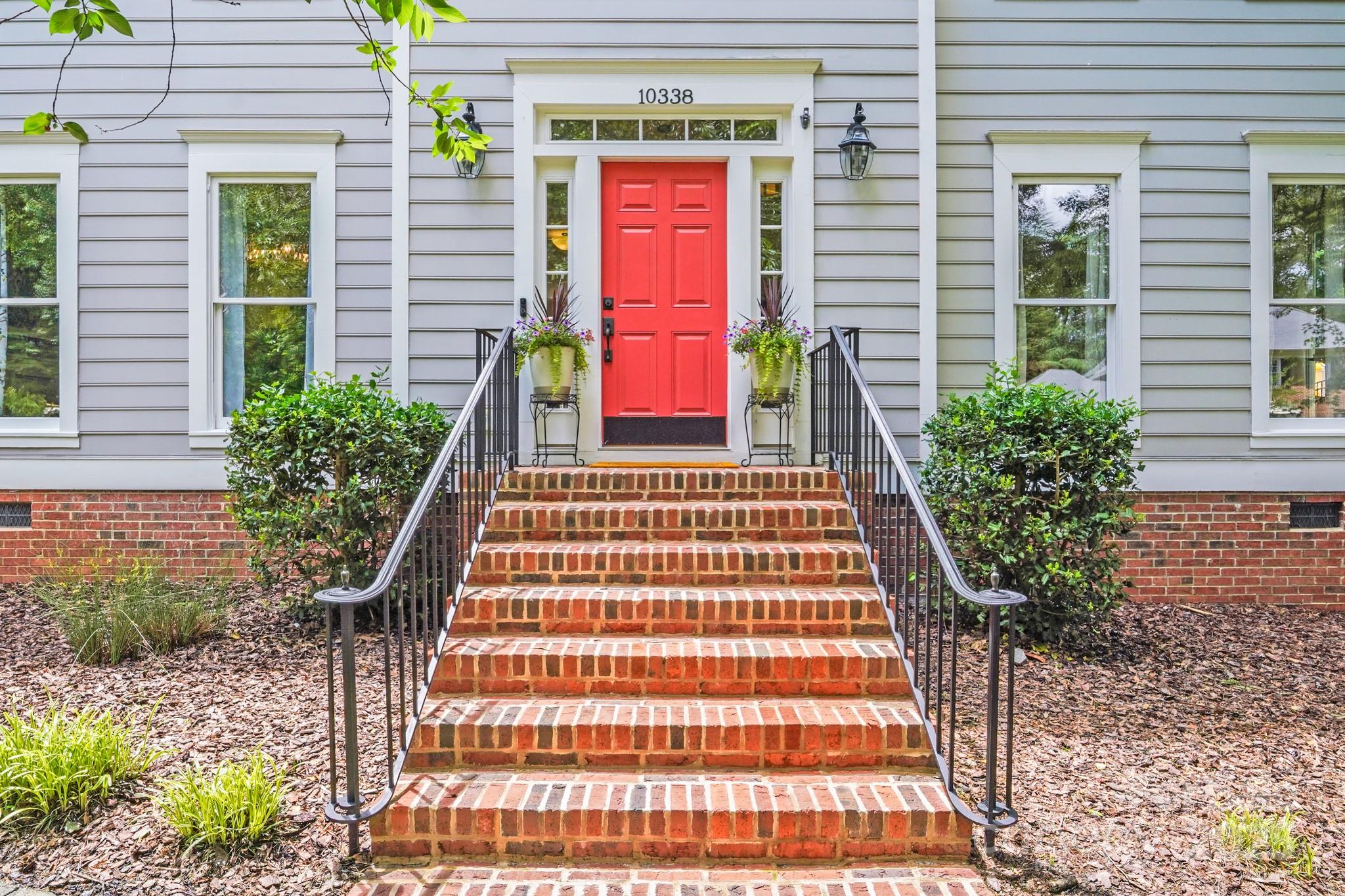 10338 Hollybrook Drive