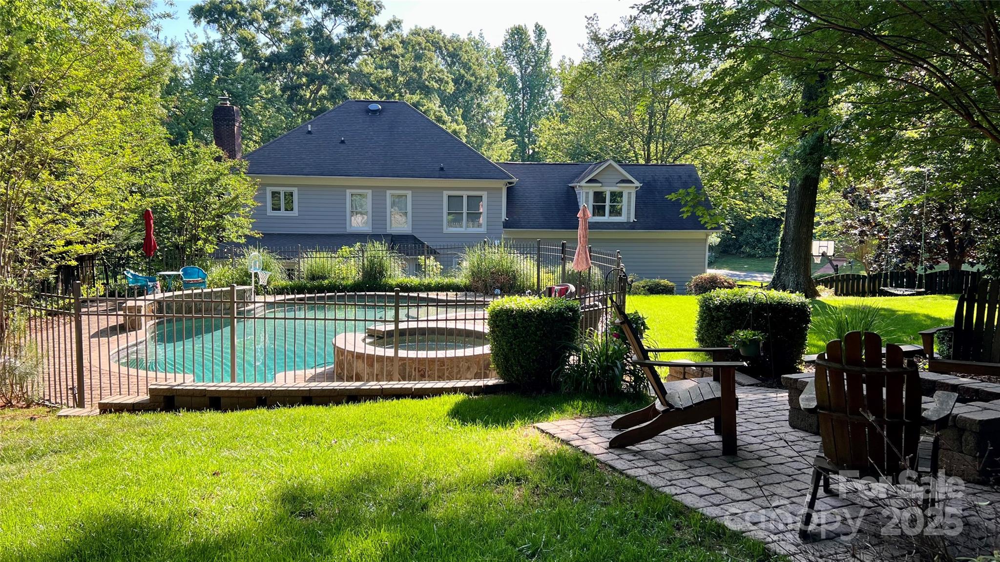 10338 Hollybrook Drive