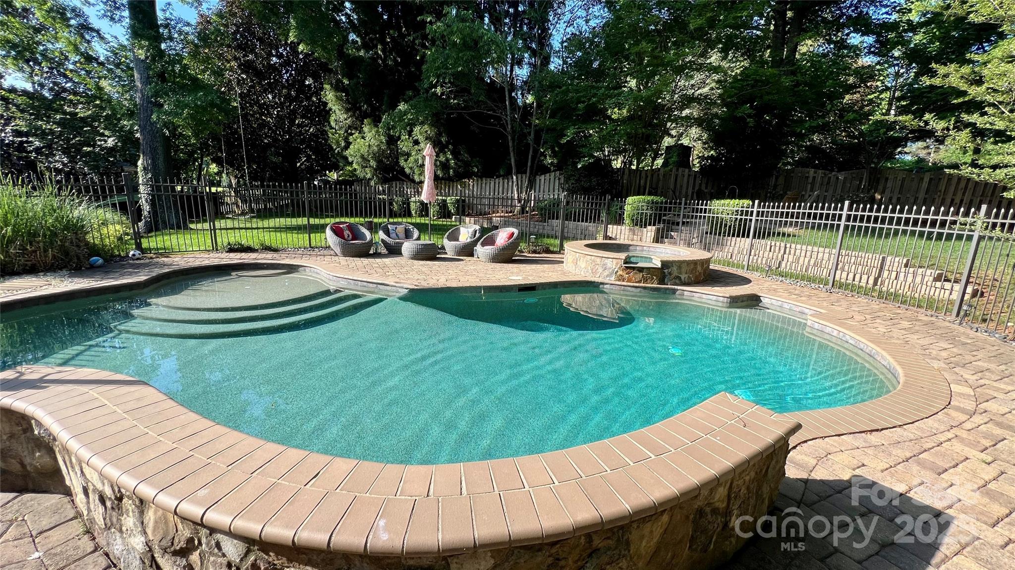10338 Hollybrook Drive