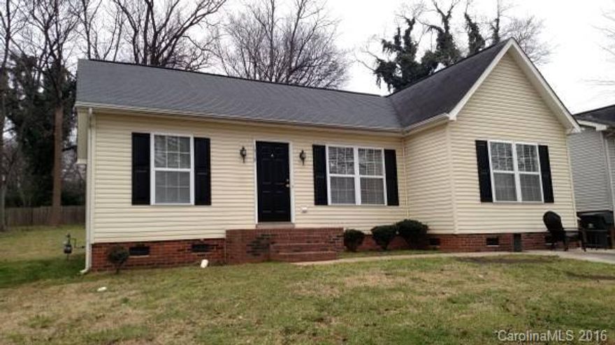 LOCATION!! Hot Cherry Neighborhood, get in before the prices sky rocket! Lots of new development in this area -- all within half mile of Uptown! Two blocks from The Metropolitan, Target, shopping, restaurants! Skyline view from rear of property. Interior has a fresh coat of paint, new carpet, 2" faux wood blinds.