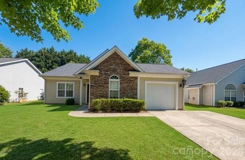 Photo of 12522 Twelvetrees Lane, Huntersville, NC 28078 (MLS # 4377507)
