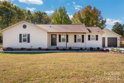 Photo of 3331 Rock Hill Church Road, Concord, NC 28027 (MLS # 4314324) Photo of 3331 Rock Hill Church Road, Concord, NC 28027 (MLS # 4314324)