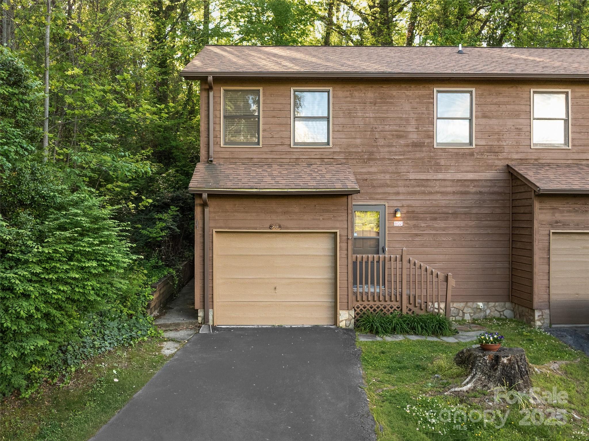 802 Parkway Vista Drive