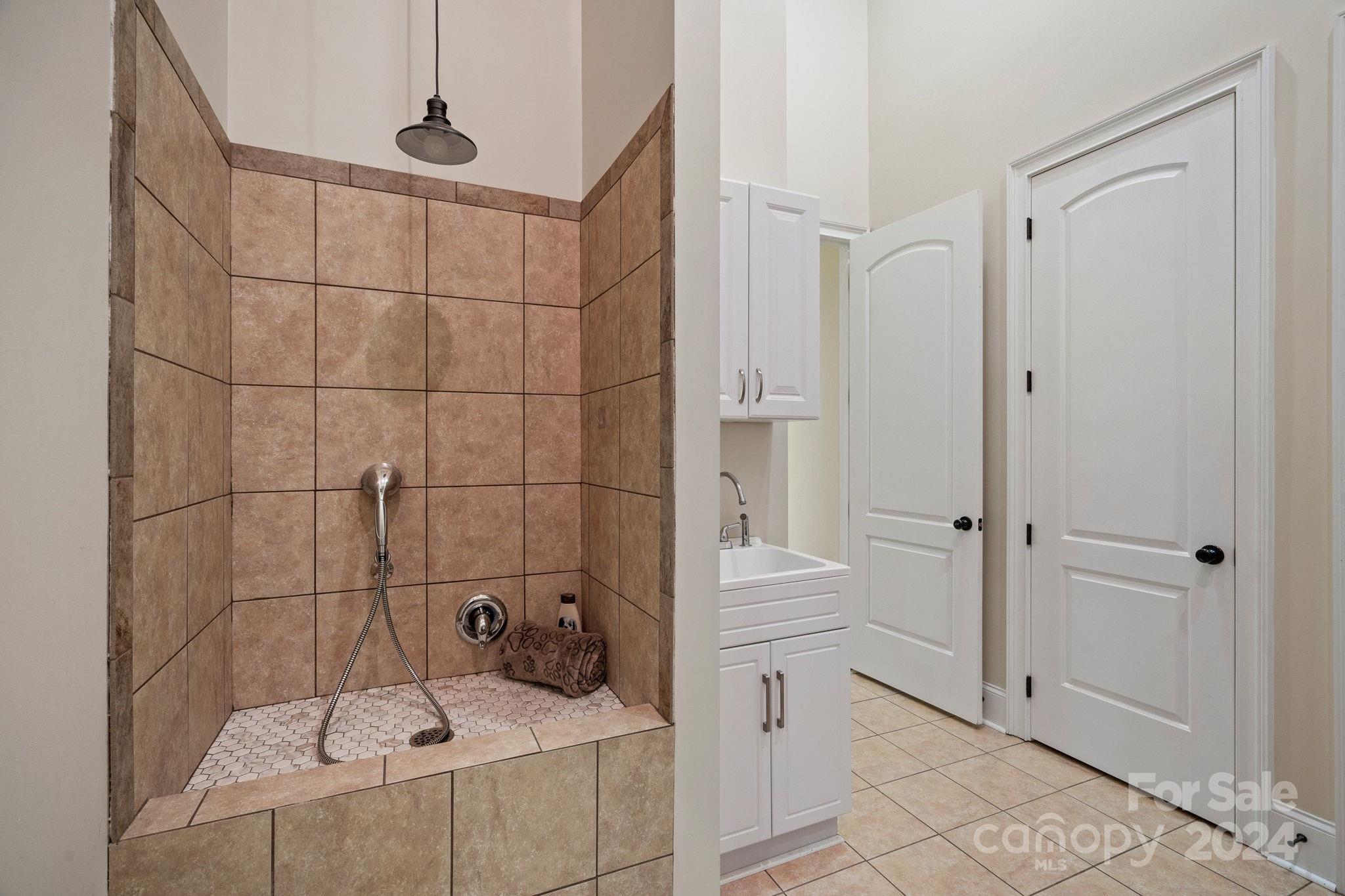 River Lake - Residential