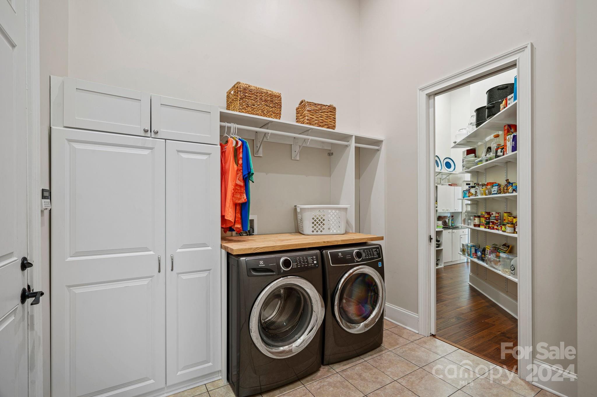 River Lake - Residential