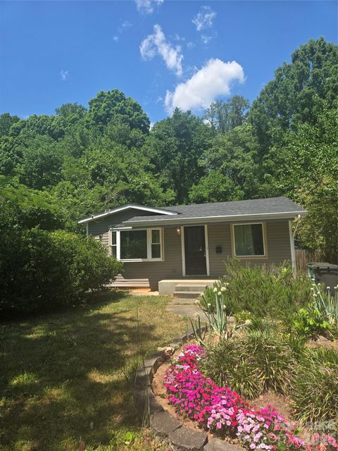 Photo of 3837 Ironwood Street, Charlotte, NC 28206 (MLS # 4376860)