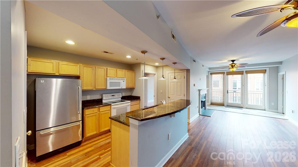 718 W Trade Street 809