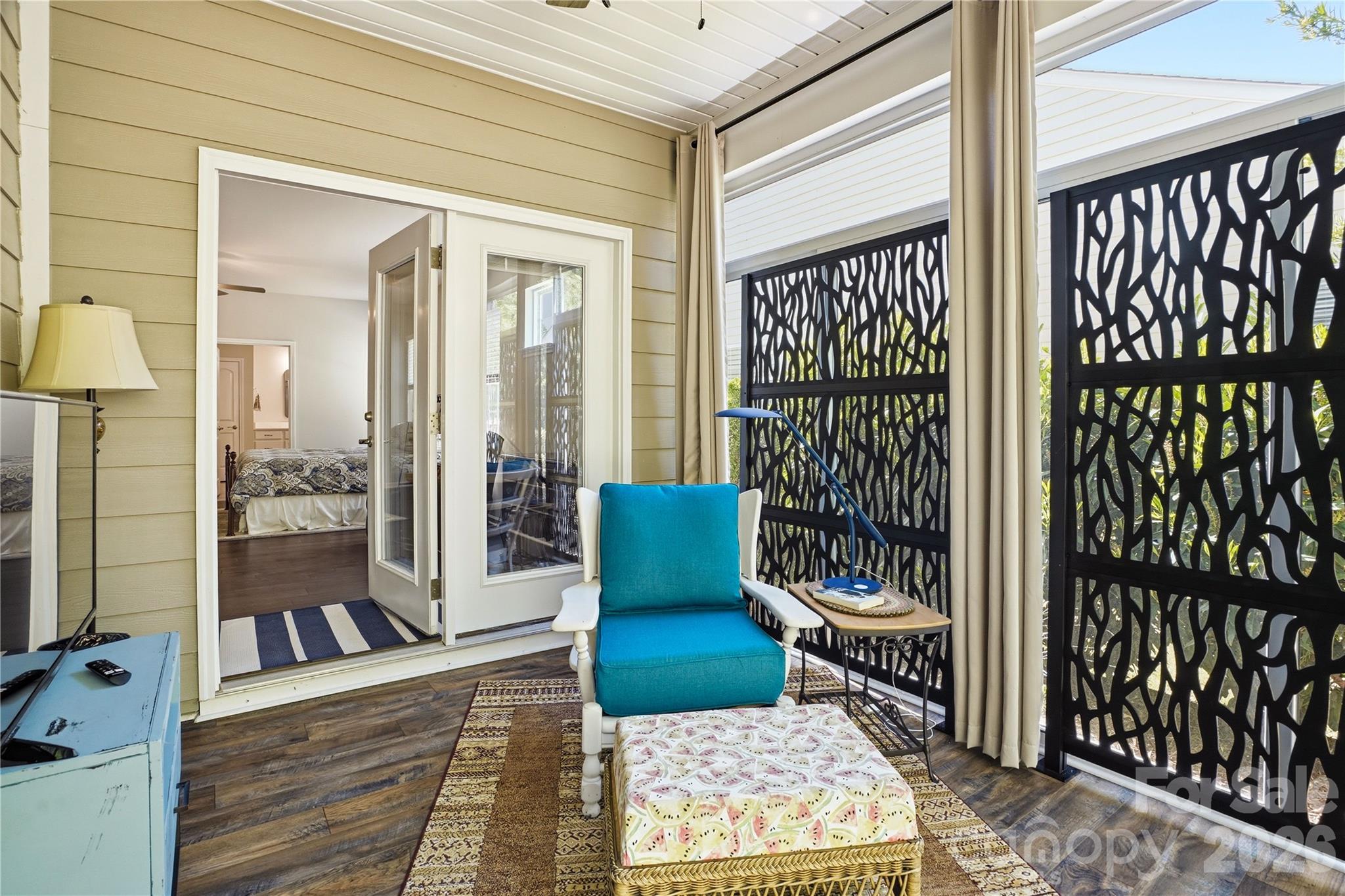 Imagery on Mtn Island - Residential