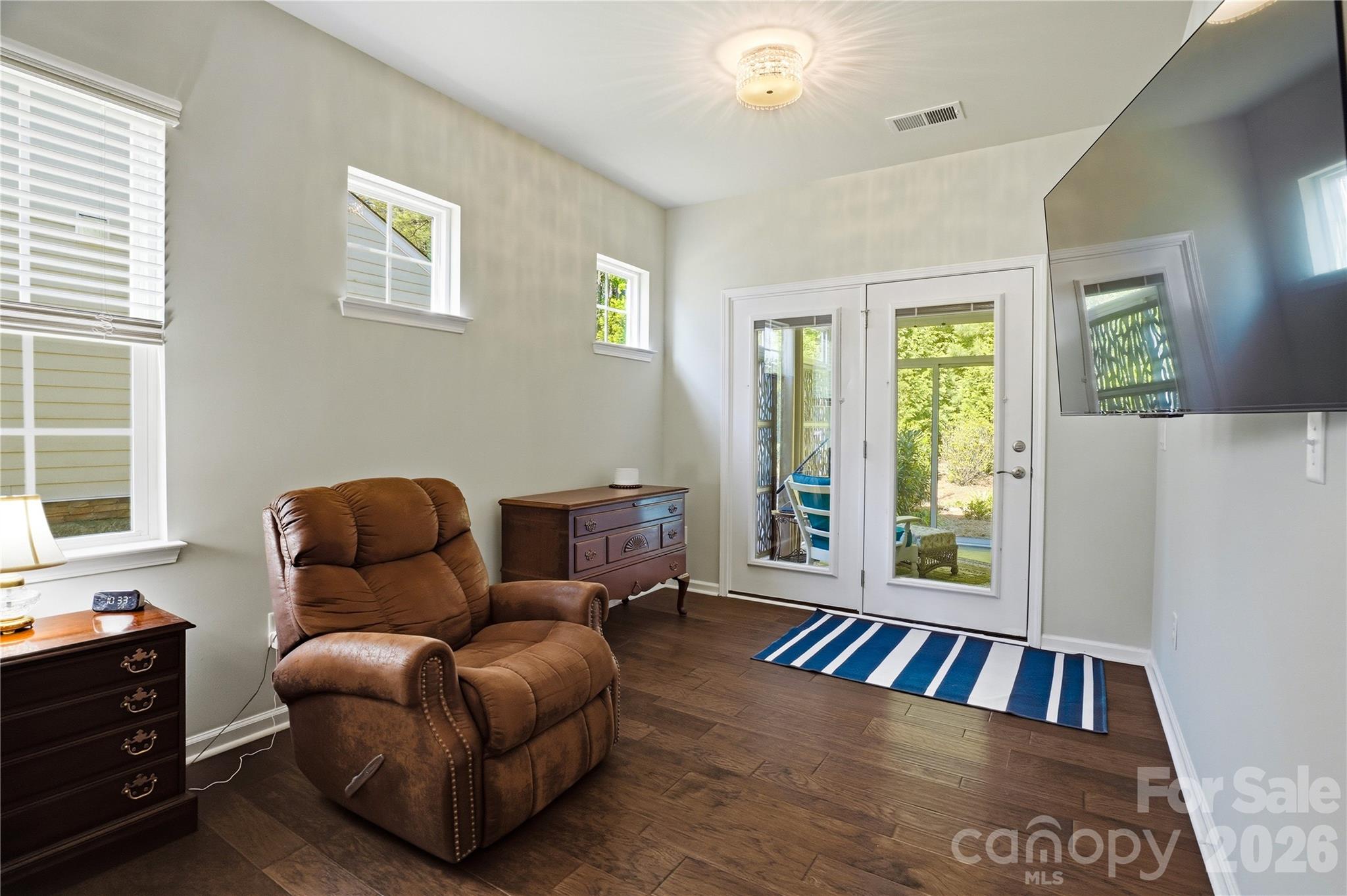 Imagery on Mtn Island - Residential