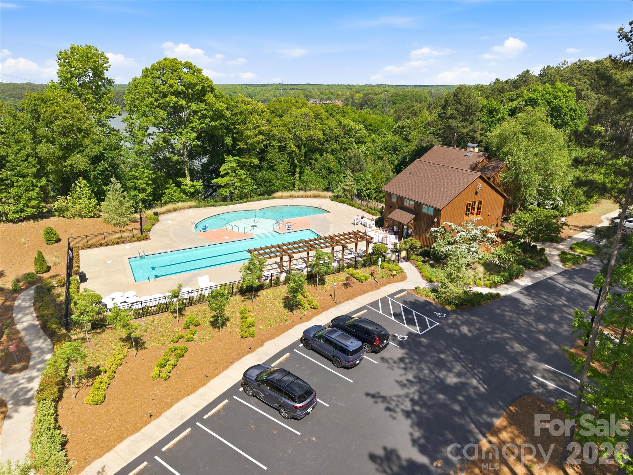 Imagery on Mtn Island - Residential