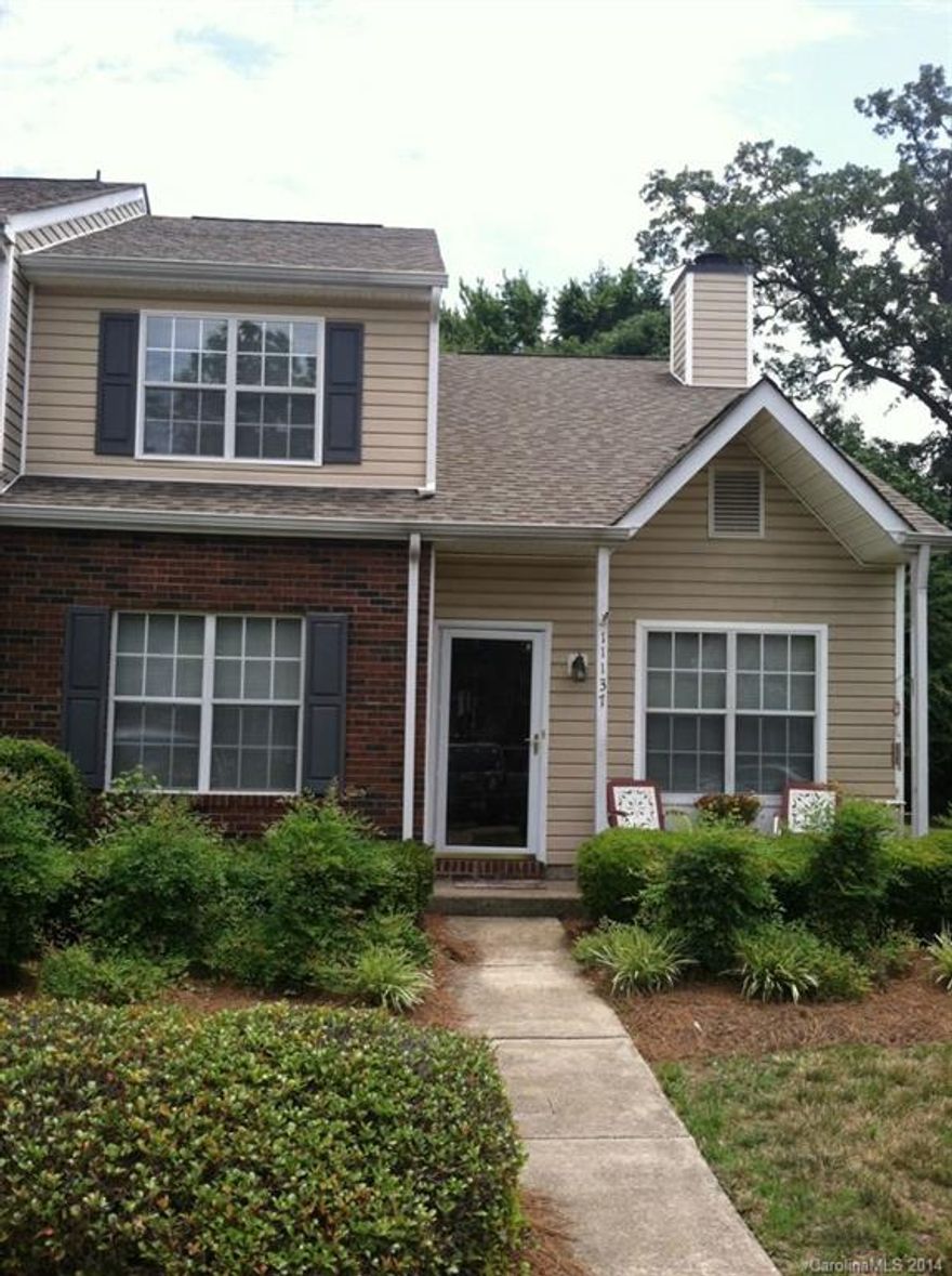 Cute Home.
Spacious three bedroom and two bathroom townhouse in a growing area of the city. The owners suite is on the main level. There is a great flow and it lends itself to entertaining guests. Exit the kitchen onto the rear deck completely private, fenced and has a feeling of seclusion....PERFECT for grillin' out and spending time with company.
Take a look, and tell us what ya think!