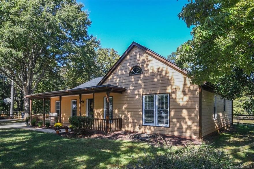 BRAND NEW GORGEOUS WOOD LAMINATE FLOORS JUST INSTALLED THROUGHOUT. Ranch home on large, level cul-de-sac fenced lot. Desirable Raeburn neighborhood near Blakeney, Stonecrest & Ballantyne. Wide front porch & private backyard. Gorgeous custom designed vaulted ceiling & stone fireplace welcome you into the great room. Smooth ceilings & crown molding throughout. Chair rail molding in brkfst & DR, replacement vinyl windows. Great schools. Neighborhood amenities include pool, tennis, & playground.